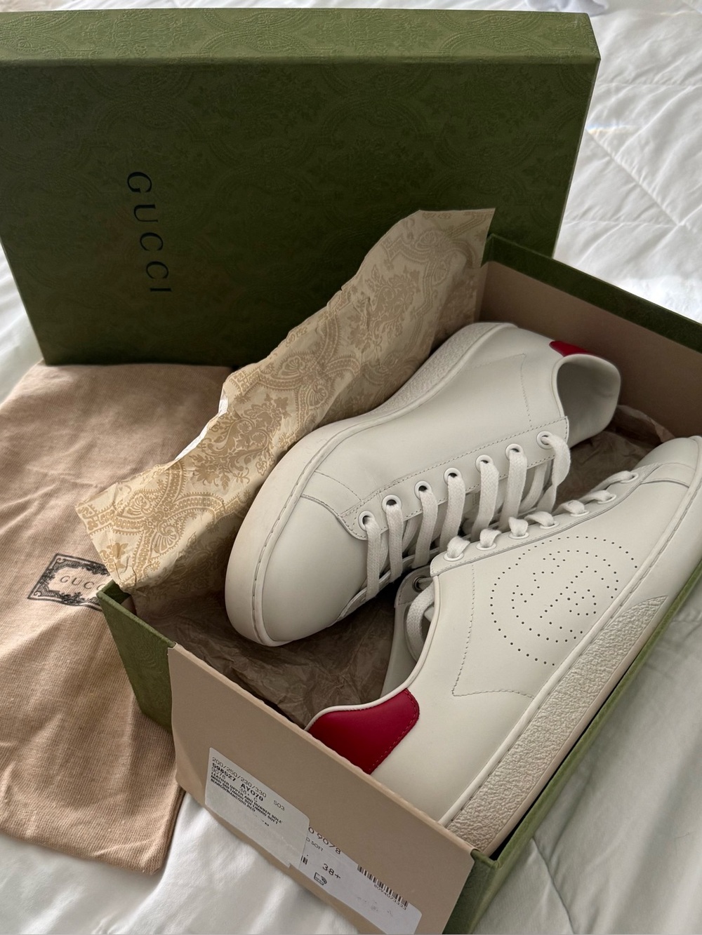 Gucci
Interlocking G Logo Leather Sneakers Size 8 women’s - Picture 6 of 7